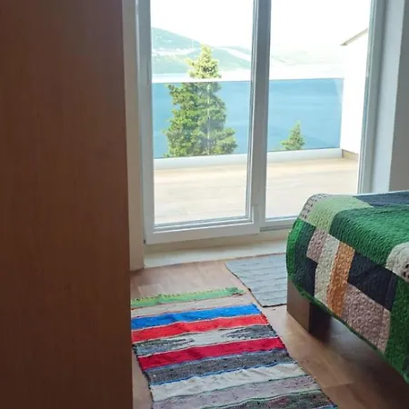 Hygge-kuca نيوم